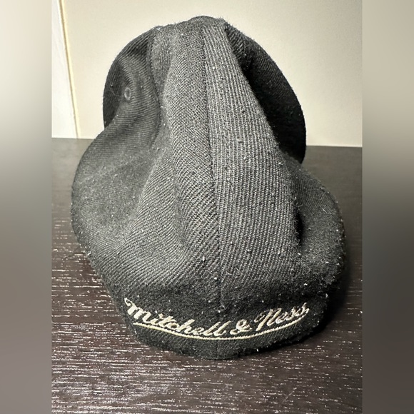 MITCHELL NESS X TORONTO RAPTORS - FITTED - HAT - SIZE 7 & 3/8 - BLACK & GREEN - Picture 2 of 2